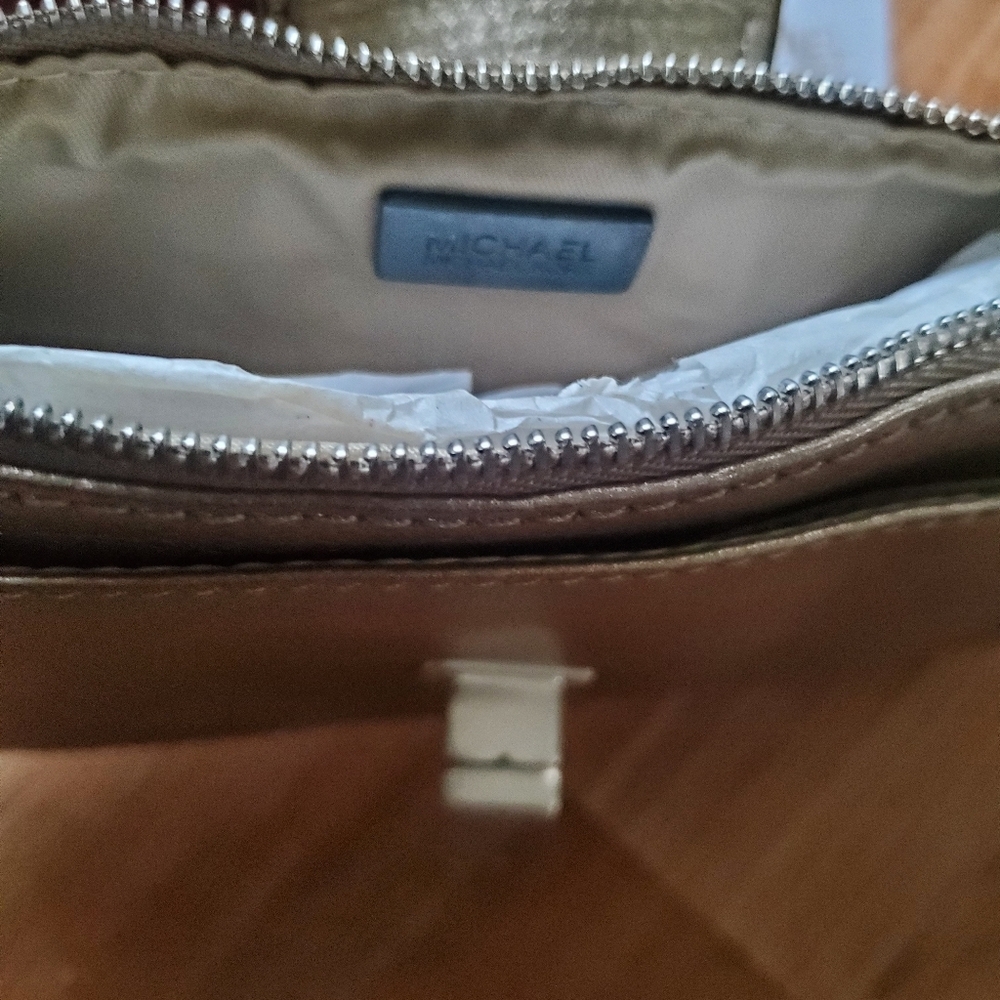 Michael Kors Sant Afe Gold Women's Wristlet NWT - Picture 5 of 5